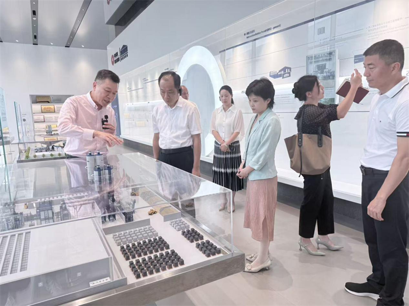 Den spesielle demokratiske tilsynet med Quanzhou kommunale komité for Taiwan Democratic Self-Government League besøkte Quangong Co., Ltd. for forskning