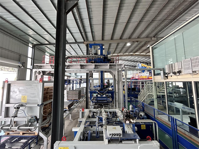 QGMs ZN-serie high-end imitert stein-PC-mursteinsproduksjonslinje ble satt i produksjon hos et ledende selskap for grønne byggematerialer i Sørvest-Kina.