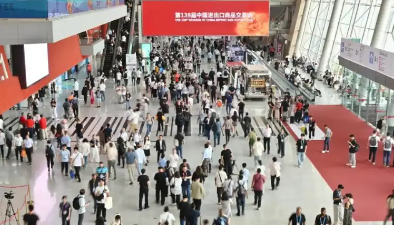 På Canton Fair vant Quangong Machinery Co., Ltd. fordelen til utenlandske kunder med sin styrke.